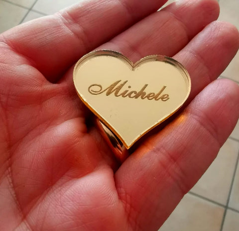 PORTACHIAVI O CALAMITA A FORMA DI CUORE CON INCISIONE PERSONALIZZATA IN PLEXIGLASS